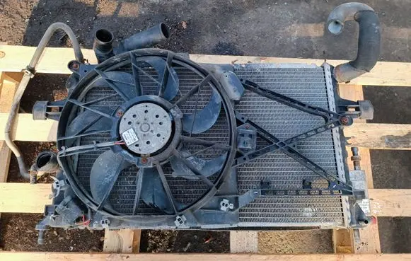 Opel Zafira A Radiator support slam panel