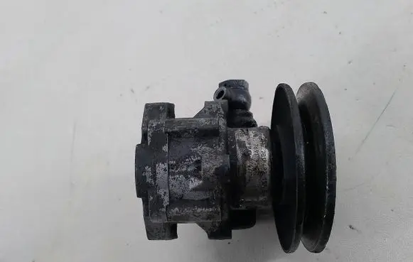 Volkswagen Transporter - Caravelle T4 Power steering pump 701422155E