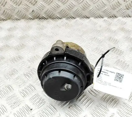 BMW 5 G30 G31 G38 Engine mount bracket 8482771