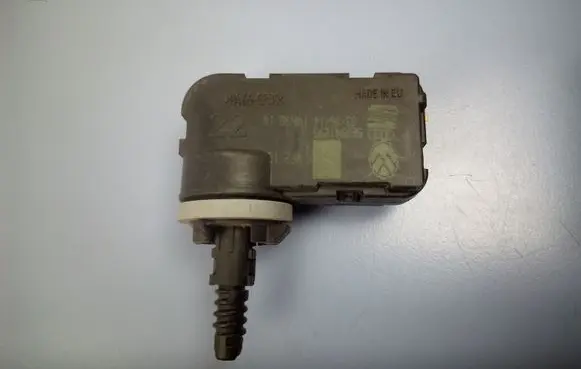 Seat Toledo IV (NH) Headlight level adjustment motor 560941295