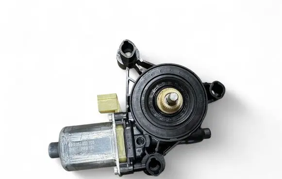 Audi A5 Front door window regulator motor 8W0959801
