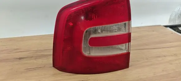 Skoda Octavia Mk2 (1Z) Rear/tail lights 156651912L
