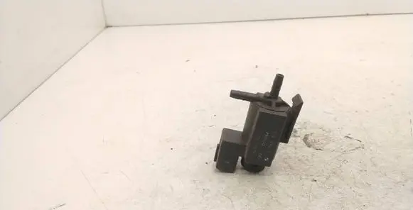 BMW 5 E39 Turbo solenoid valve 72234100 1742712 01T044