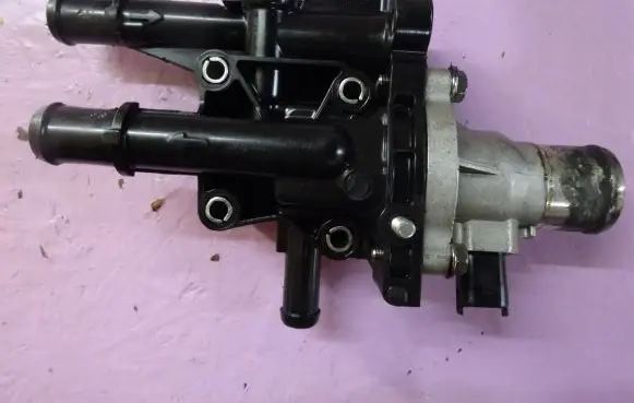 Opel Insignia A Thermostat/thermostat housing B2310330771