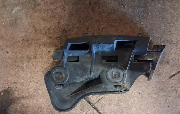 Volkswagen Golf Plus Front bumper mounting bracket 5M0807184