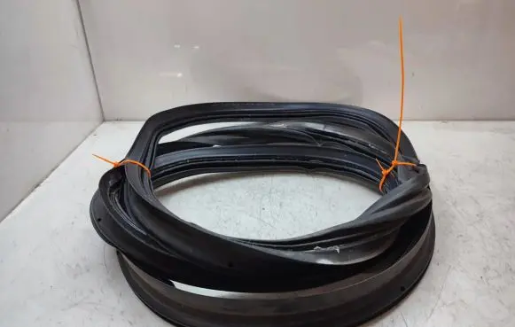 Trunk rubber seal (body)