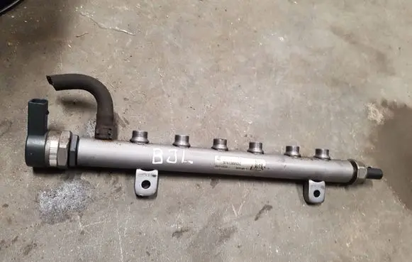 Volkswagen Crafter Fuel main line pipe 076130093C 20071006