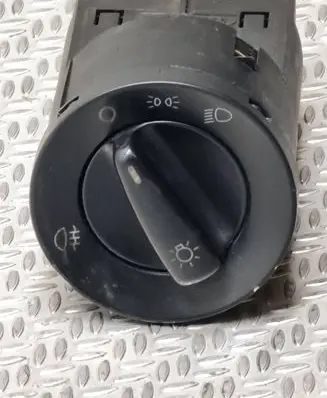 Volkswagen Golf IV Light switch 1C0941531