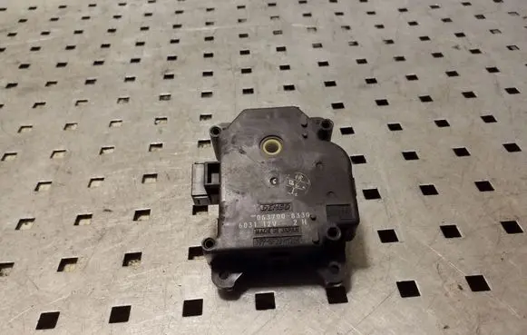 Toyota RAV 4 (XA30) Air flap motor/actuator 0637008330