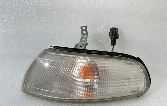 Mazda 626 Front indicator light 21061612