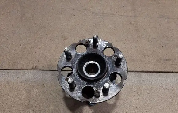 Honda CR-V Rear wheel hub