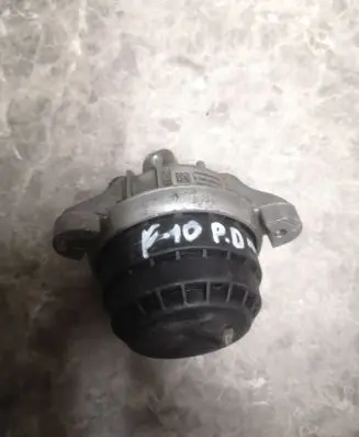 BMW 5 F10 F11 Engine mount bracket 678026401