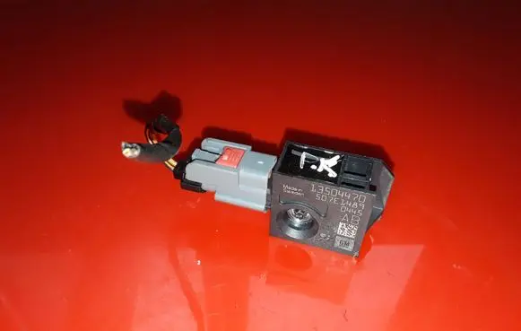 Opel Zafira C Airbag deployment crash/impact sensor 13504470 507E1489