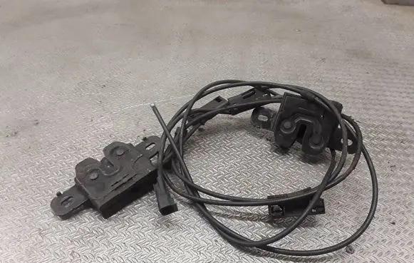 Volvo V70 Engine bonnet/hood lock/catch 