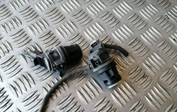 Toyota Prius (XW20) Windscreen/windshield washer pump 8533060180 8533060190 0602104621