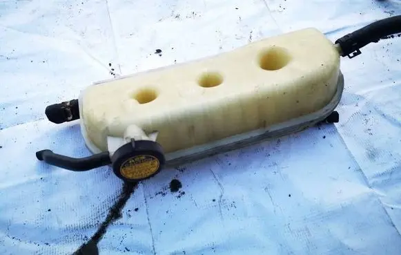 Toyota Corolla Verso AR10 Coolant expansion tank/reservoir 