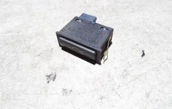 BMW 5 E39 Tailgate opening switch 61318365579