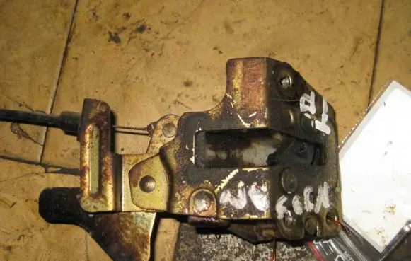 Nissan Prairie Rear door lock
