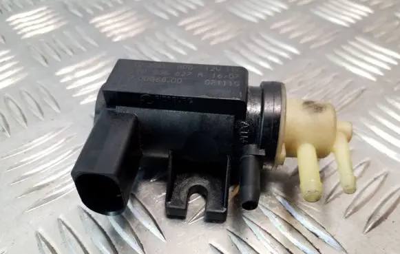 Volkswagen Touran I Turbo solenoid valve 1K0906627A