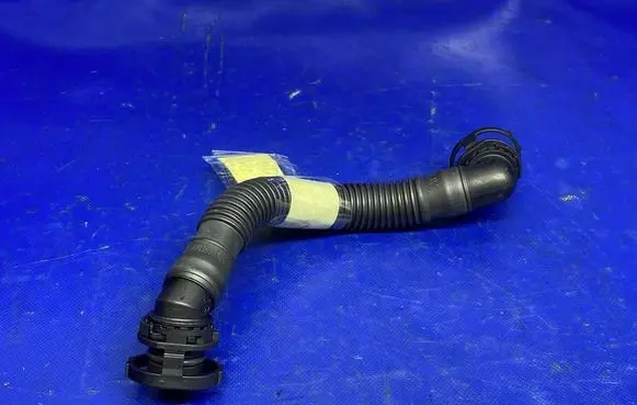 Volkswagen PASSAT B7 Breather hose/pipe 03L103493AE