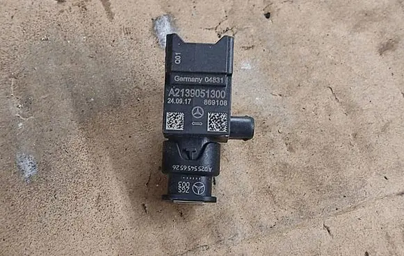Mercedes-Benz E W238 Airbag deployment crash/impact sensor A2139051300 04831 869108