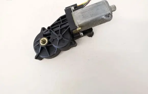 Mercedes-Benz E W211 Seat adjustment motor 0390203210 8259114-4