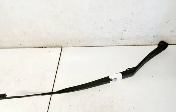 Front wiper blade arm