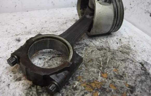 Volvo S40, V40 Piston with connecting rod