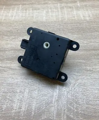 Nissan Primera Air flap motor/actuator 3027030840 040125