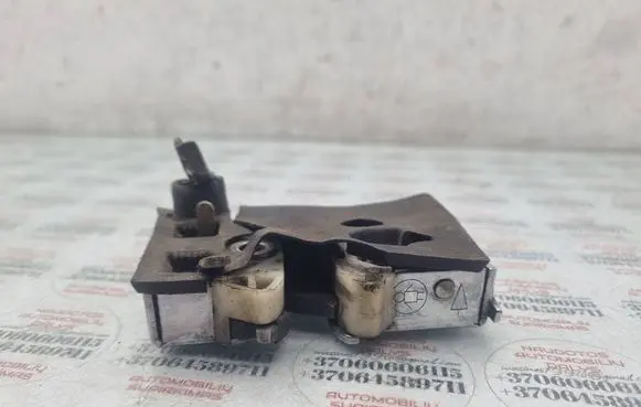 Audi 80 90 B3 Front door lock 443839015J