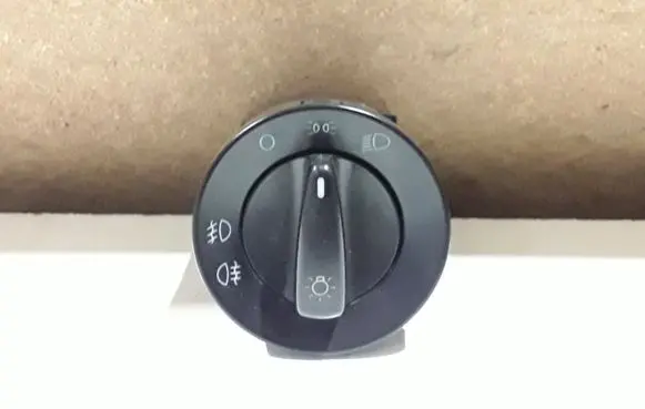 Skoda Fabia Mk2 (5J) Light switch 1UOO41631D