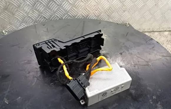 Seat Exeo (3R) Voltage converter/converter module 