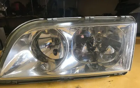 Volvo S40, V40 Headlight/headlamp