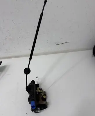 Volkswagen Jetta V Front door lock PA66309GF 2D2246