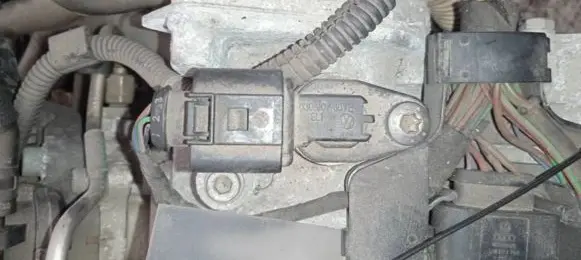 Volkswagen Golf Plus Camshaft position sensor 030907601E