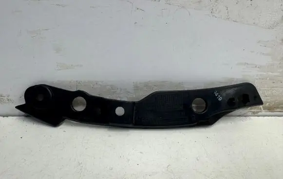 Audi Q7 4M Front bumper mounting bracket 4M0807084