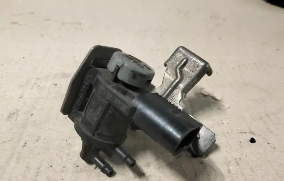 Volkswagen Touran I Electromagnetic valve 1K0906283A