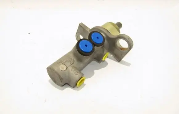 Volkswagen PASSAT B5 Master brake cylinder