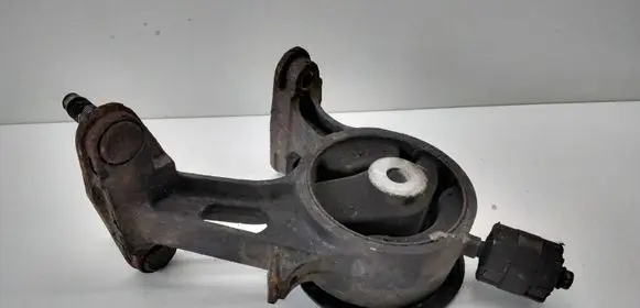 Toyota Auris 150 Engine mount bracket