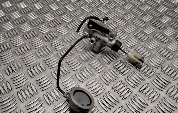 Subaru Legacy Clutch master cylinder