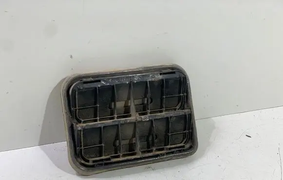 Renault Koleos I Quarter panel pressure vent 7700838358