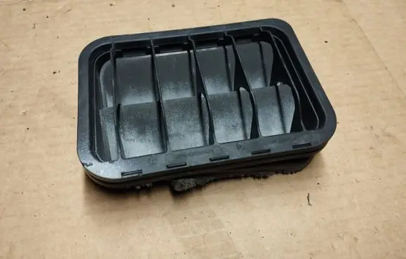 Chrysler Crossfire Quarter panel pressure vent 2038300142