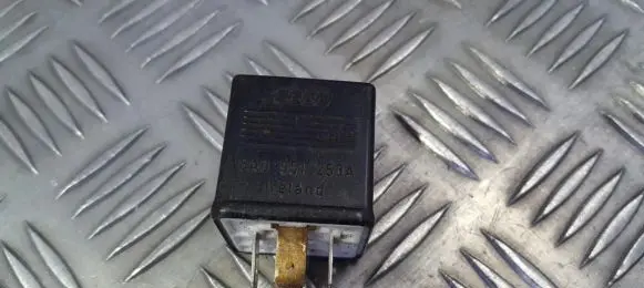 Audi A4 S4 B5 8D Other relay 8a0951253a 899585