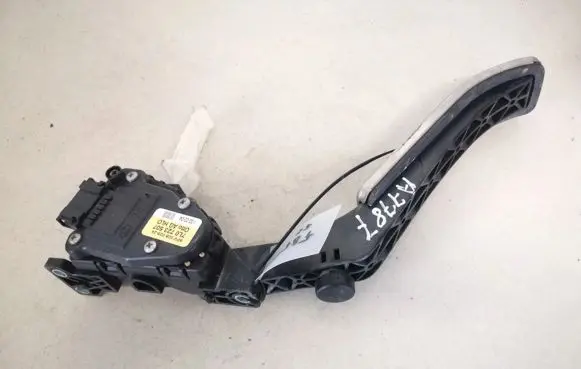 Volkswagen Touareg I Accelerator throttle pedal 7l0723507 6pv008026-24