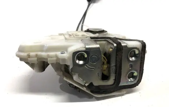 Honda CR-V Front door lock 