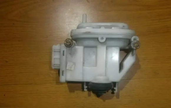 Volkswagen PASSAT B4 Central locking vacuum pump 357862153h