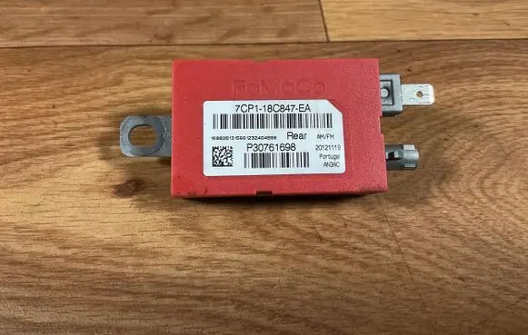 Ford Mondeo MK IV Aerial antenna amplifier 7CP118C847EA P30761698