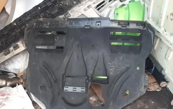 Ford Kuga II Engine splash shield/under tray DV417H403CD