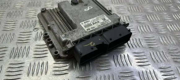 KIA Sportage Engine control unit/module 391402A400 0281031888