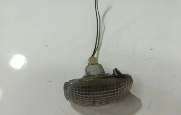 Nissan Primera Front fender indicator light 7652102